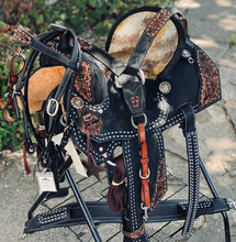 Load image into Gallery viewer, Full view of saddle on saddle rack
