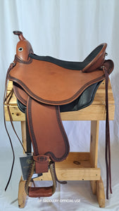 dp saddlery quantum western 7120, side view on a wooden saddle rack, white background