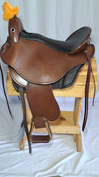 dp quantum western 7218, side view on a wooden saddle rack, white background 