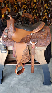 dp saddlery flex fit trainer smoothout 3626, side view on a wooden saddle rack