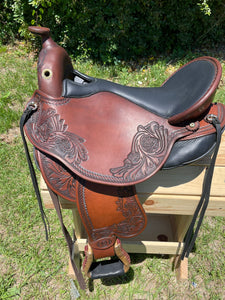 dp saddlery quantum short & light western with a western dressage seat 4824, side view on wooden saddle rack 