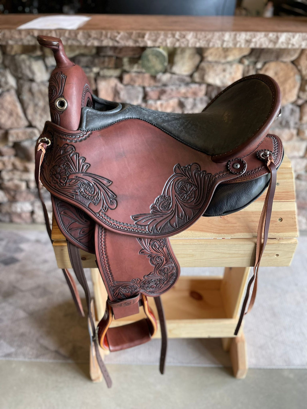 dp saddlery quantum short & light with a western dressage seat 4954, side view on wooden saddle rack 