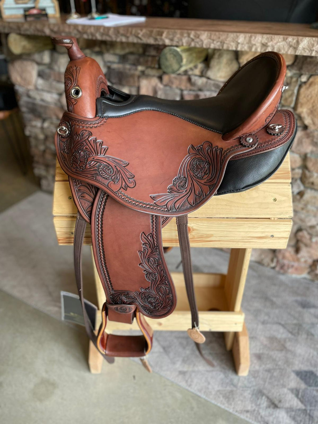 dp saddlery quantum short and light western with a western dressage seat 5170, side view on a wooden saddle rack 