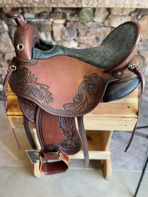 dp saddlery quantum short and light western with a western dressage seat 5309, side view on a wooden saddle rack