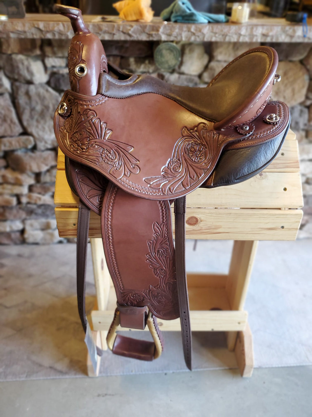 dp saddlery quantum short and light western with a western dressage seat 5504, side view on a wooden saddle rack
