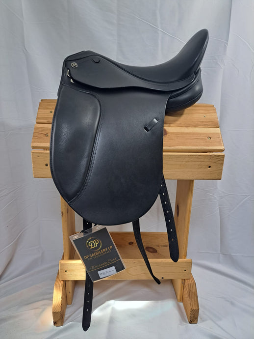 Side view saddle on wooden saddle rack